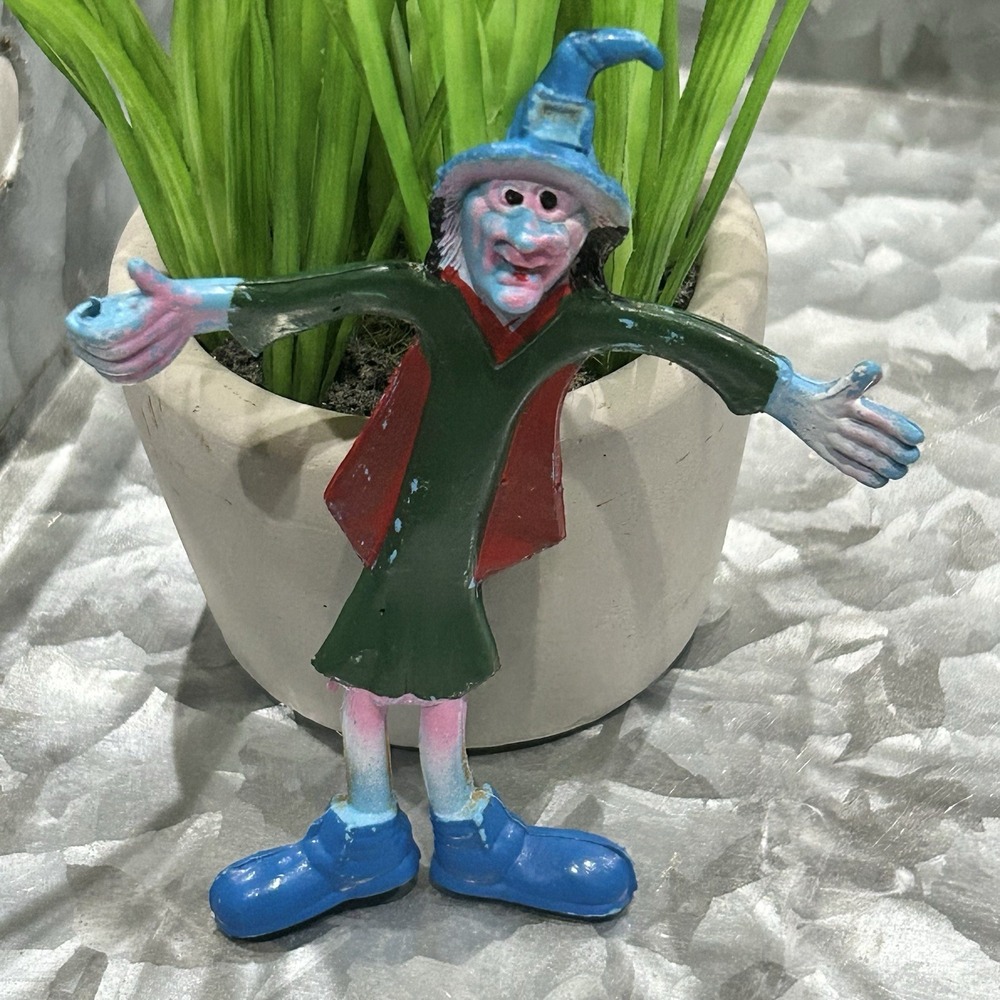 Vintage 4.5" Rubber Bendy Witch W/‎ Broom HALLOWEEN Creeps Horror Spooky